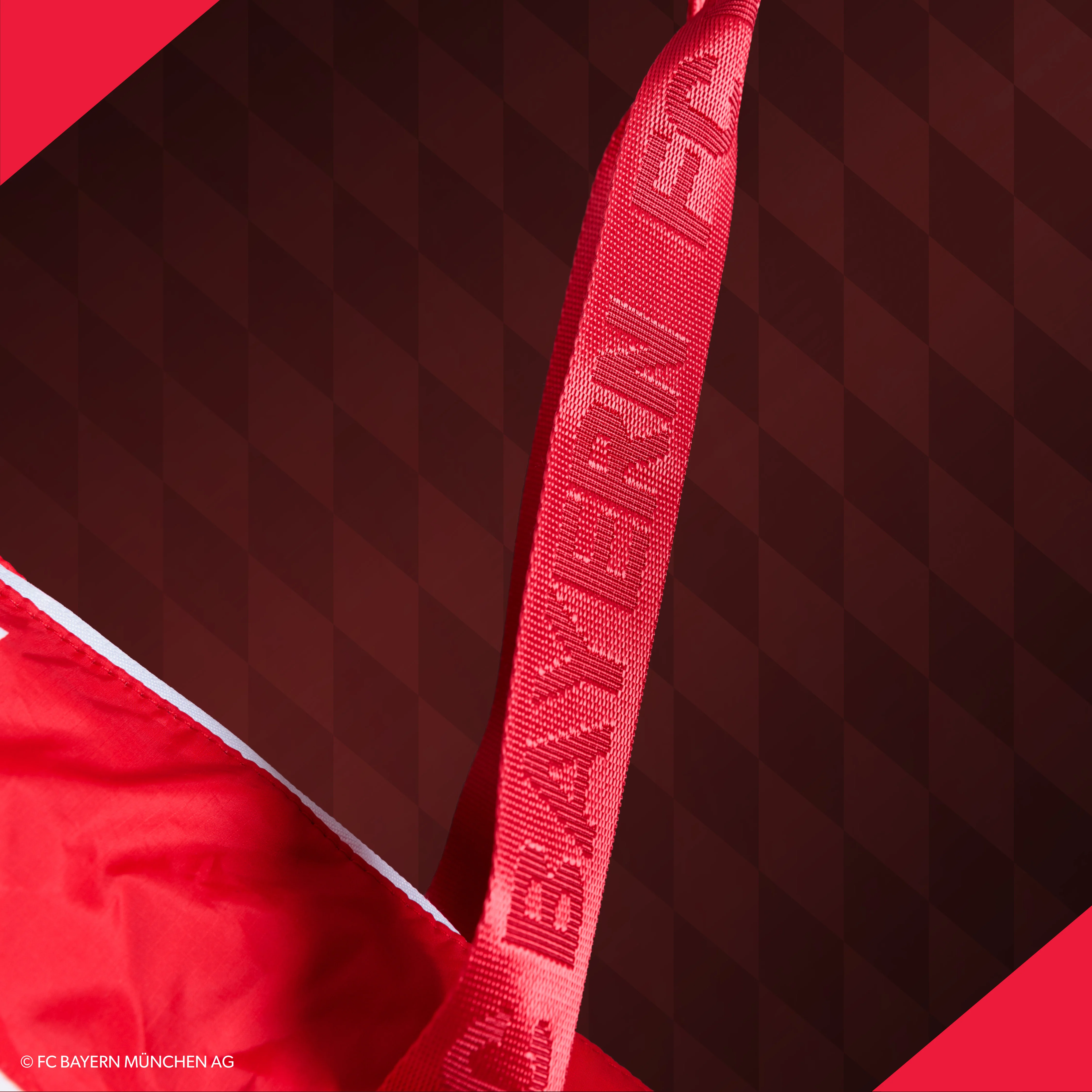 Lifestyle image 2 of FC Bayern München Packable Puffer 20-Can Cooler Bag