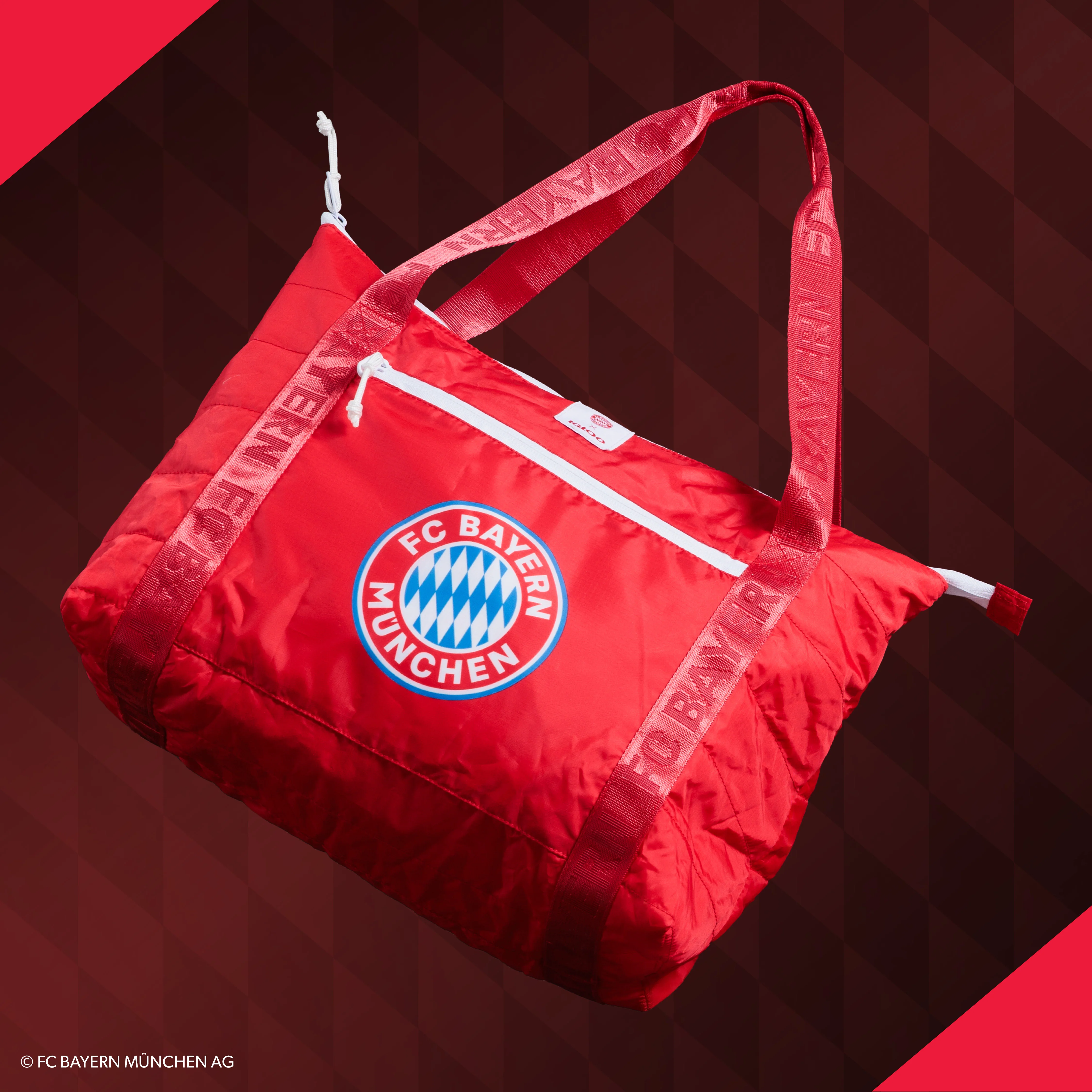 Lifestyle image 1 of FC Bayern München Packable Puffer 20-Can Cooler Bag