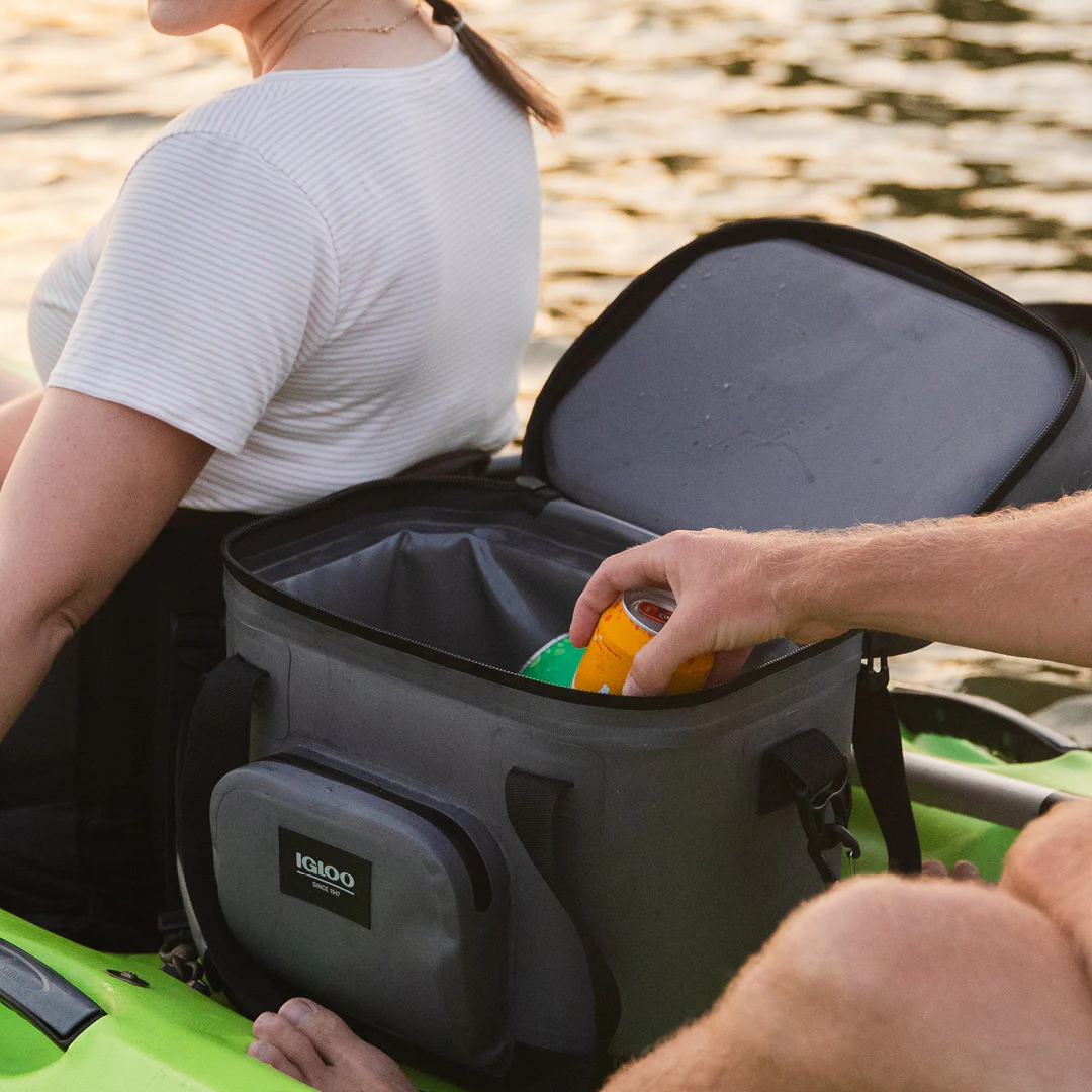 Features for Trailmate® 30-Can Cooler Bag