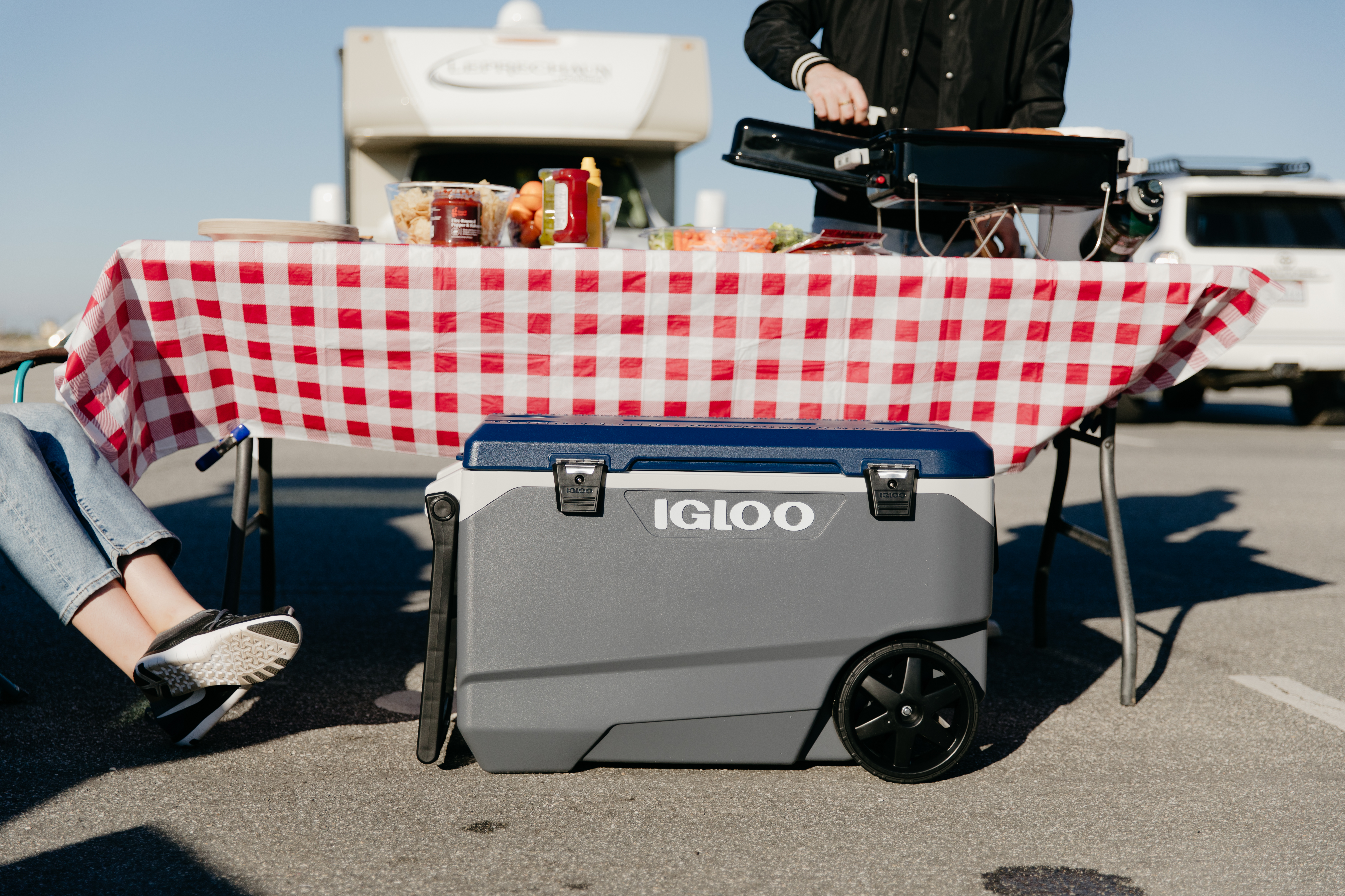 Image d'ambiance pour la glacière à roulettes MaxCold 85L